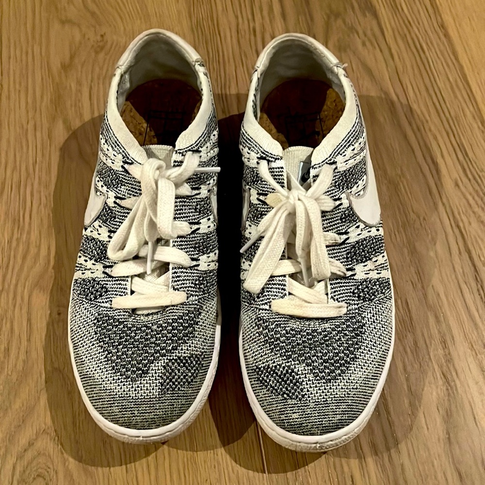 Nike flyknit casual sneakers